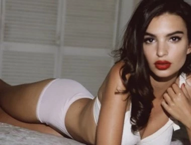 Emily Ratajkowski: Πρώτα έδειξε τα οπίσθιά της και μετά πήγε χωρίς σουτιέν να δει αγώνα NBA (φώτο)